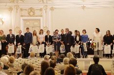 Выпускники. Поздравление выпускников школ