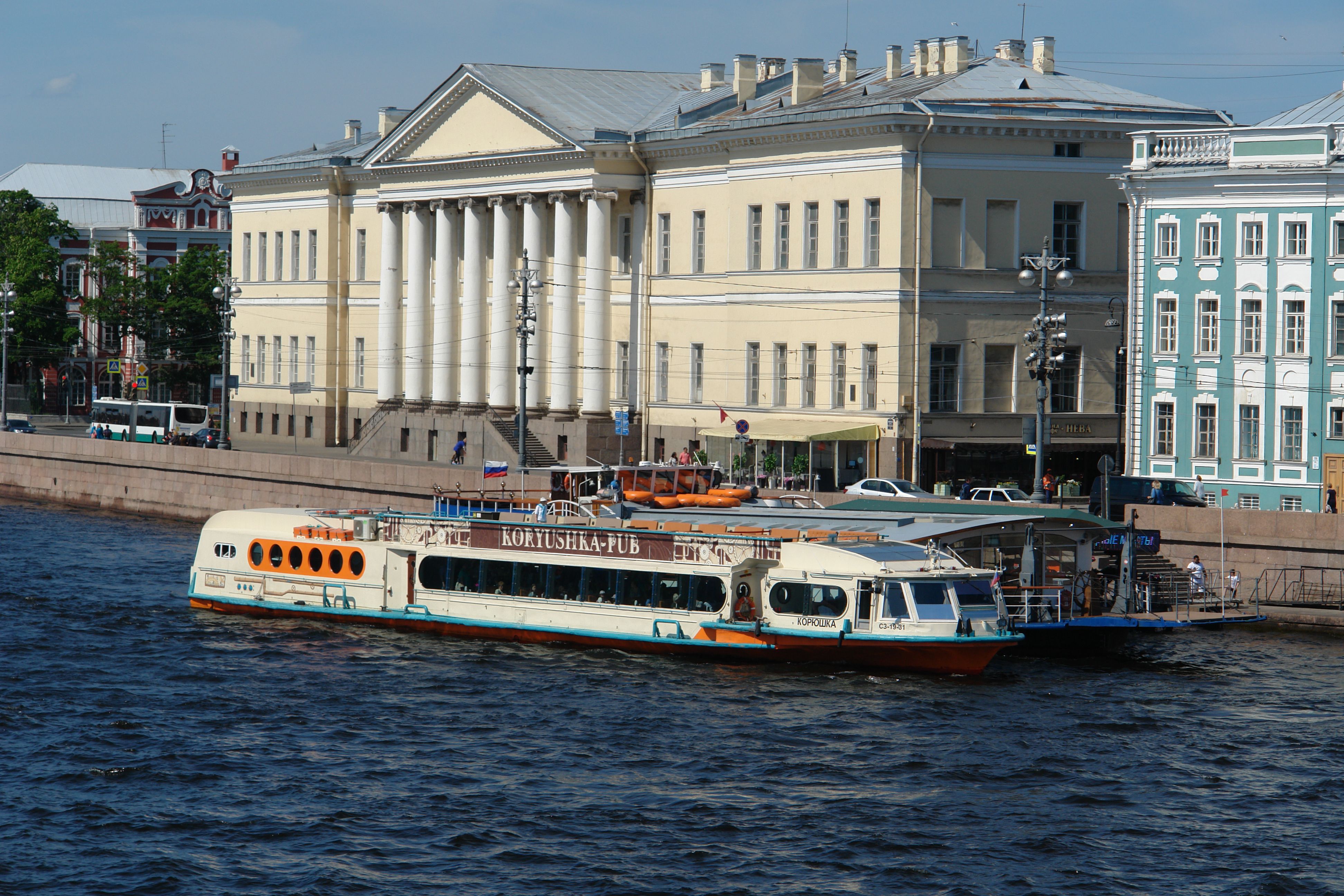 Экскурсия по рекам и каналам Санкт-Петербурга