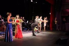 День пожилого человека. Артисты на сцене